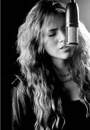 Scarlett (@scarlettoushit_)