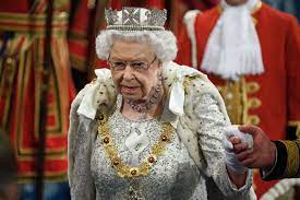 The tragic life of princess margaret, queen elisabeth's young sister. Elizabeth Ii The Queen Will Soon Resign According To A Royal Family Expert