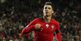 De nieuwste portugal voetbalshirts kunnen ook worden bedrukt met naam en nummer. Ek Kwalificatie Ronaldo De Grote Man Voor Portugal Engeland Zeker Van Ek Voetbalprimeur Nl