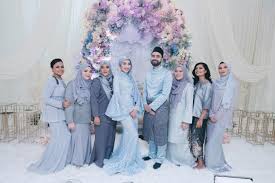 Dari unggahan adam sinclair dan yuna, keduanya mengucapkan selamat ulang tahun untuk bunga citra lestari (bcl). Video Gambar Rasmi Pertunangan Yuna Zarai Dan Adam Sinclair