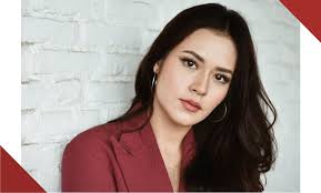 Gaya rambut wanita memang tidak ada matinya. 100 Wanita Cantik Dunia 4 Artis Indonesia Masuk Nominasi Bengkuluinteraktif Com