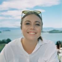 2000+ perfiles de «Wallis»