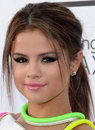 Summer season is a great time for trying a new look which can include braids, curls, funky styles, buns and the ponytails, braids, and buns are popular these days in summer fashion. 50 Most Popular College Girls Hairstyles