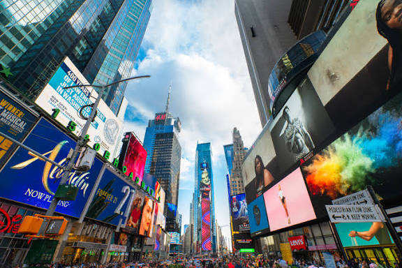 Unique Signage Ideas to Showcase Your Brand Personality - The Platform