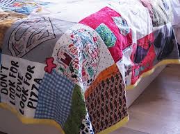 Es wird herbst und decken haben wieder hochsaison. Patchworkdecke Aus T Shirts Wohin Mit Alten Kindersachen