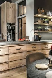 Urzekajaca Kuchnia Z Szafkami W Drewnie Cuisines Design Cuisines Maison Amenagement Cuisine