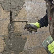 Parpaings Fissures Reparer Et Renover Un Mur De Cloture En 2020 Parpaing Mur En Parpaing Peinture Mur Exterieur