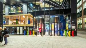 4 adalah mrt & lrt ke ibu pejabat jabatan kerja raya terakhir di kuala lumpur. Main Suka Bermain Dengan Reka Bentuk Moden Yang Sesuai Dengan Dublin Google Campus Dengan Sempurna Pejabat Reka Bentuk Idea 2021
