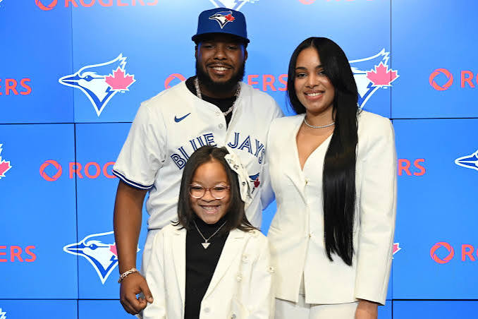 Montreal-born Vladimir Guerrero Jr. signs $500-million, 14-year deal to  stay in 'second house' | PIX11