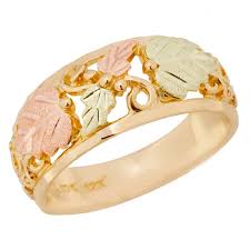 Some women may prefer a traditional plain gold band with a larger diamond. Women S Black Hills Gold Wedding Band By Mt Rushmore Blackhillsgold Direct Klugex