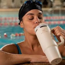 Novas garrafas e copos Stanley em oferta na Amazon; escolha a sua