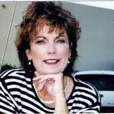 Carrie Ogle's Instagram, Twitter & Facebook