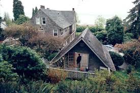 20 Years After Kurt Cobain Died What Changed And What Didn T Local News The Seattle Times Kurt Cobain House Seattle Homes Different Types Of Houses