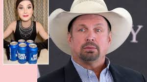 Garth Brooks PERFECTLY Responds To Anti-LGBT Bud Light Boycotts With His  New Nashville Bar!