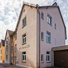 Das haus sieht wirklich aus wie ein gemäuer, am schlimmsten aber ist der garten, der total verwaist. Wohnungen Fur Junge Menschen Und Azubis In Altena Altenaer Baugesellschaft