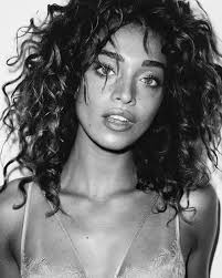 Eden Fines Curly Hair Model Curly Hair Styles Curly Hair Styles Naturally