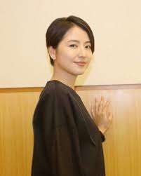 이미지 사람 1명 이상 실내 근접 촬영