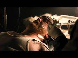 Clyde shelton (gerard butler) is an upstanding family man whose wife and daughter are brutally murdered during a home invasion. Law Abiding Citizen Film 2009 Moviemeter Nl