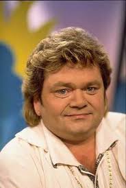 Ik hoop snel weer een andre's face is illuminated from two sides with different colors. 36 Ideeen Over Andre Hazes Jr Zangers Muziek Nederland