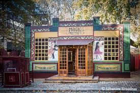 Magic Mirror Musee Des Arts Forains The Pavillons De Bercy Are Opened To Visit Throughout The Year Only By Appointment And Excep Paris Magic Mirror Vincennes