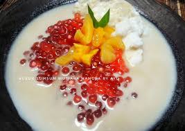 Bubur sumsum biasa digunakan untuk upacara adat khususnya saat bayi lahir atau bagi sebagian masyarakat jawa ada juga yang setelah puput puser, maka mereka membuat bubur sumsum cukup banyak dan dibagikan ke tetangga sebagai rasa syukur akan kesehatan sang bayi. Resep Bubur Sumsum Mutiara Nangka Enak Banget