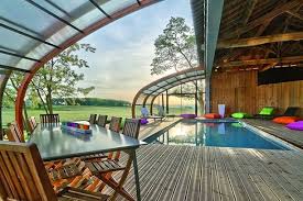 Piscine Abritee Un Abris Bois Pour L Hiver Maison Travaux Dream Pool Indoor Indoor Pool Design Indoor Swimming Pool Design