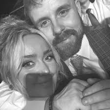 Hey everyone! Hope you don't mind me posting! I'm Kris — I write custom  songs for businesses to use in reels, TikToks, or ads. I've written for  places like Balbirnie House, Doom