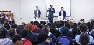 Abertura da urna eletrônica entusiasma estudantes do Colégio Elefante Branco