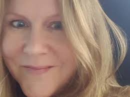 Heidi Ash's Instagram, Twitter & Facebook