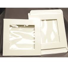 A great gift presentation can go well beyond the wrapping paper, ribbons and bows you typically think of. Handkerchief Window Gift Box