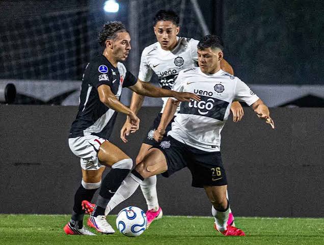 Vasco domina, mas fica no empate com Olimpia na Sul-Americana