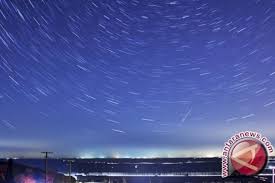 Find best dates and use the meteor showers animation to see how, where and when to see the shooting stars. Ini Waktu Puncak Hujan Meteor Perseid Yang Dapat Teramati Antara News Kalimantan Barat