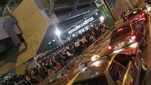 It was opened on 11 july 2011 as part of the extension of the line from atocongo to miguel grau. Trafico Ar Twitter Nos Reportan Que Se Forman Largas Colas En La Estacion Cabitos Del Metrodelima Pasajeros Informan Que Se Debe A Un Tren Averiado Https T Co B0w67ahu5d