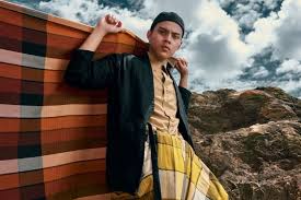 Bukan main kilas dan belit saja tau. Tibai Kain Pelikat Kawan Model Entah Siapa Siapa Pemuda Tak Sangka Foto Street Fashion Pernah Dipadamnya Dulu Sebenarnya Luar Biasa Viral Mstar