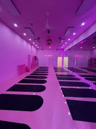 Miami the HOTTEST Hot Pilates infrared heated mat pilates studio is  officially open in Wynwood @babehotpilates @hayleygianoli  💕🧘🏻‍♀️💖🤸🏼‍♀️💗 feel empowered & have fun while getting a mat pilates  workout in featuring the