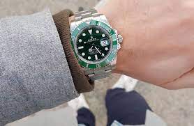 Rolex submariner date 116610lv i rolex hulk i tresoruhr i lc100. Rolex Submariner 116610lv Aka The Hulk Year Long Review