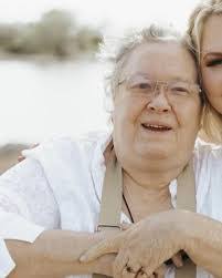 Elaine Banta's Instagram, Twitter & Facebook