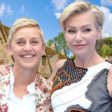 How to decorate your Christmas tree with real flowers