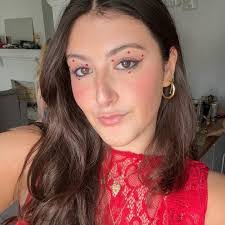 Eden Roth's Instagram, Twitter & Facebook