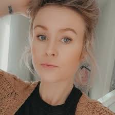 Nicolette Hunter's Instagram, Twitter & Facebook