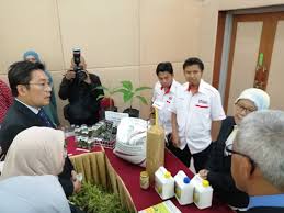 Yb sim tze tzin 07/04/2009. Deputy Minister Of Agriculture And Agro Based Industry Yb Tuan Sim Tze Tzin Visited Padiu Putra Booth Of Institute Of Tropical Agriculture And Food Security Institute Of Tropical Agriculture And Food Security