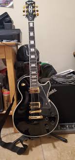 Almost flawless finish, this is a true eye catcher. New Guitar Day Epiphone Les Paul Custom In Ebony Guitars