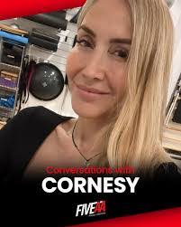 Amanda Goff's Instagram, Twitter & Facebook