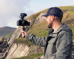 Beberapa aplikasi kamera yang cukup mumpuni untuk menggantikan aplikasi bawaan dari kamera android tersebut, diantaranya adalah sebagai berikut ini Deretan 5 Rekomendasi Kamera Vlogging Vlogger Wajib Punya