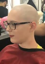 pin auf rasierte haare