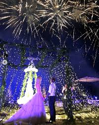 Il matrimonio fedez ferragni alle 18 aggiornamento 29/08/2018 sono stati svelati gli stiliti che vestiranno gli sposi nel matrimonio dell'anno. Quel Luna Park Delle Nozze Ferragni Fedez Nel Sogno Di Non Crescere Mai Vanityfair It Matrimonio Nozze Foto