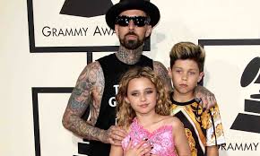 Milhares de novas fotos são adicionadas todos os dias. Travis Barker Takes Landon And Alabama To The Grammy Awards 2016 Daily Mail Online