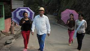 Ziona chana, the head of a religious sect that practiced polygamy, died on sunday, leaving behind 38 wives, 89 children and 36 grandchildren. The Largest Family In The World New Docs