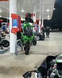 Best Daily Moto Media On Instagram Filling Up While Doing A Wheelie Follow Thebikerpage For More Brian 636 Thebi Kawasaki Ninja 636 Moto Fast And Loud