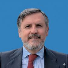 FABULOSO esto de HazteOir.org en la fachada del Congreso